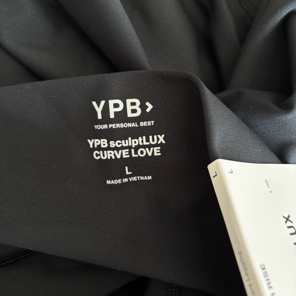 Abercrombie & Fitch YPB sculptLUX Curve Love Flare Legging - Picture 4 of 4